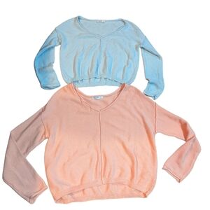 🛍️Lot of 2 Oversized V Neck Lightweight Sweaters Blue & Pink